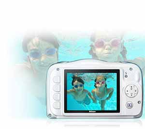 Photo of a boy and girl underwater and on the LCD of the S33 camera