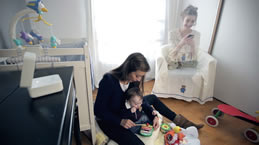 Mit Hilfe des Smart Baby Monitor k&ouml;nnen Sie stets ganz in der N&auml;he Ihres Babys bleiben.