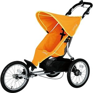 対面では赤ちゃんがママとパパを見て笑顔に