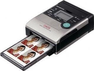 Olympus P 200 - Printer - color - dye sublimation - 3.15 in x 4.9 in - up to 0.7 ppm - capacity: 25 sheets - Parallel