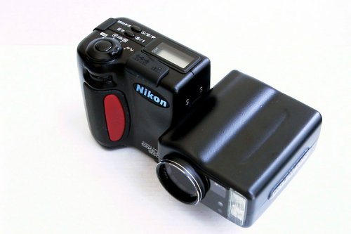 Nikon Coolpix 950 Limited Ed Dig Cam 2.11 Megapixel While Supplies Last
