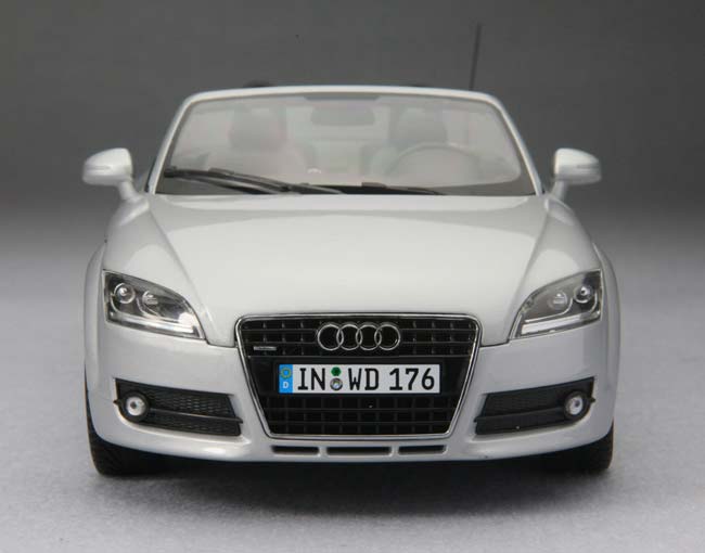 汇悦之美 奥迪原厂1:18奥迪ttroadster敞篷车模/银色5010500515-玩具